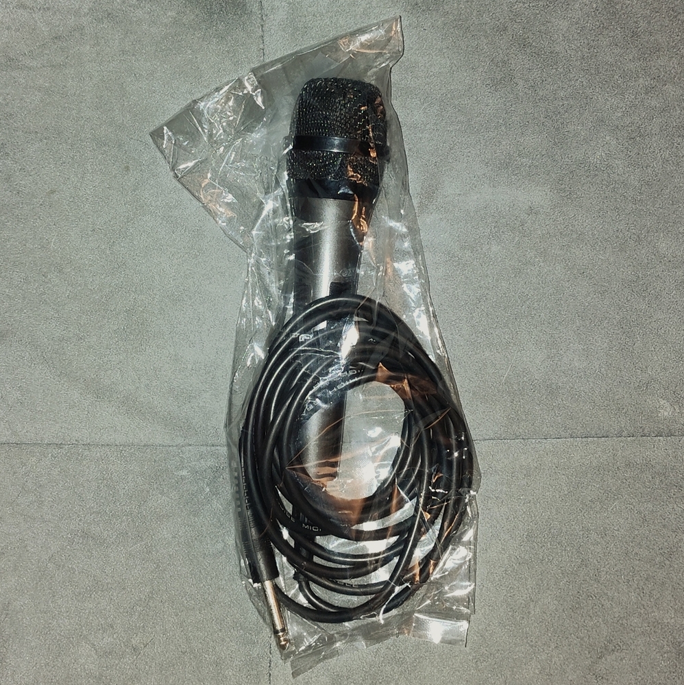 NEW BLACK & GRAY MICROPHONE WITH 10 FOOT CORD HAS ON/OFF SWITCH NEW BLACK & GRAY